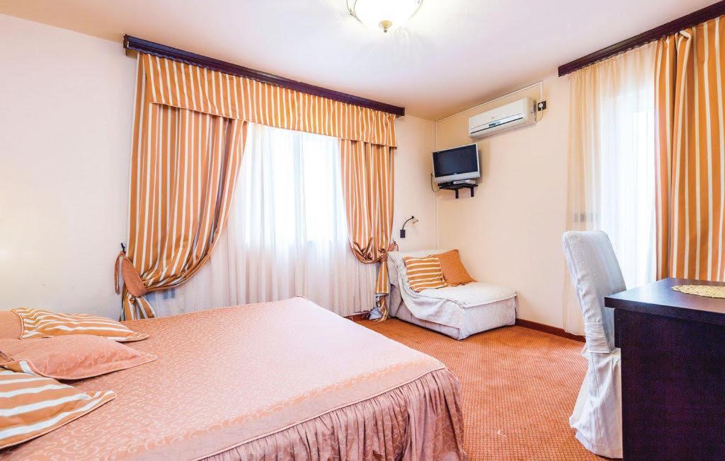 Bed & Breakfast Valentina Metajna Exteriör bild