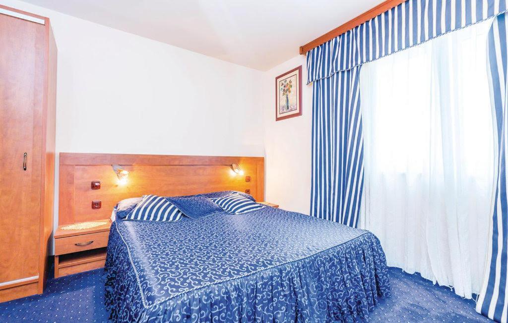 Bed & Breakfast Valentina Metajna Exteriör bild