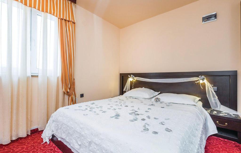Bed & Breakfast Valentina Metajna Exteriör bild