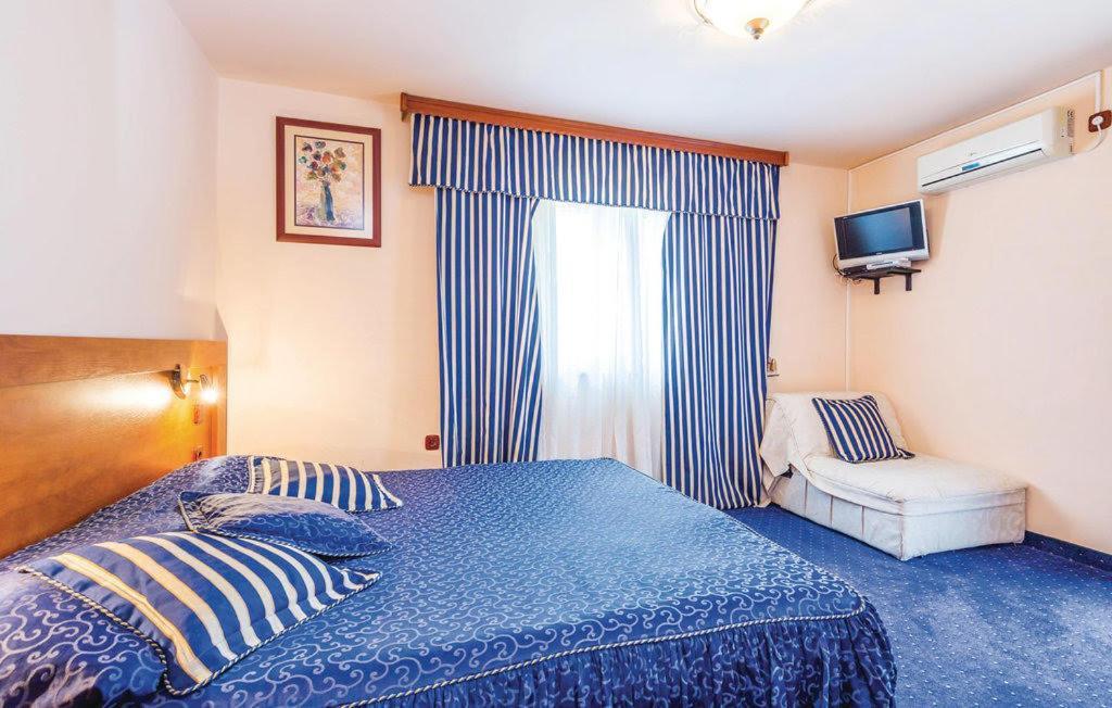 Bed & Breakfast Valentina Metajna Exteriör bild