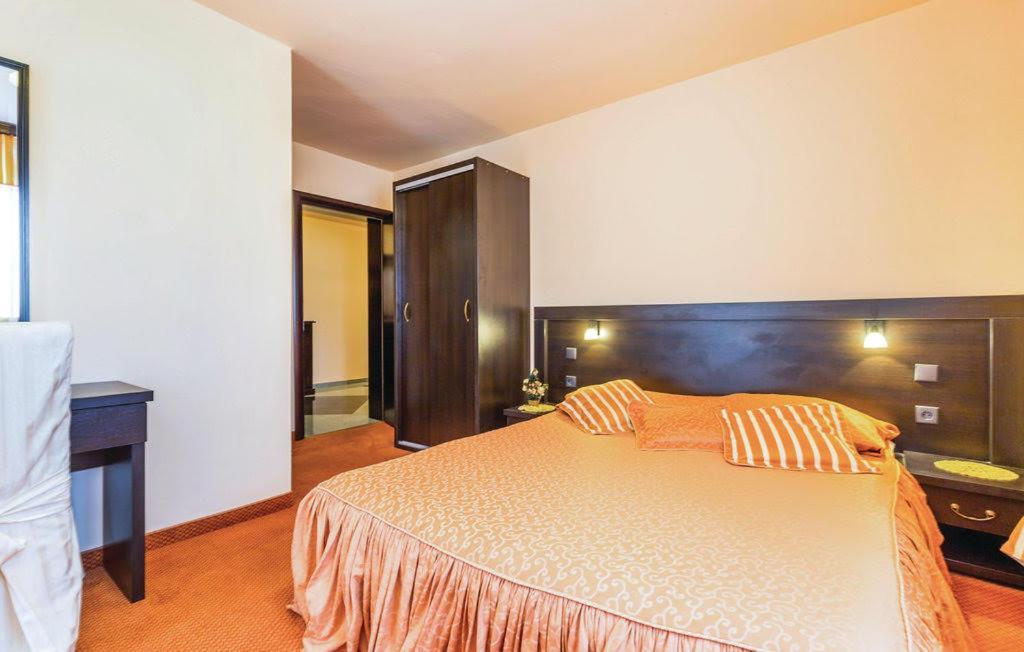 Bed & Breakfast Valentina Metajna Exteriör bild